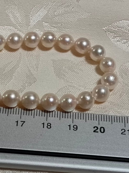 Akoya pearl necklace with white pearls 6.5-6.9 mm and silver push-insertion clasp on white background
