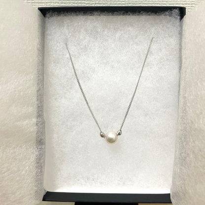 Akaoya pearl necklace featuring a single 7.5mm pearl on a 45cm simple chain