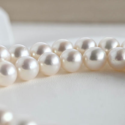 Takatsuki pearl necklace featuring 8mm round Aoyama pearls and a WGk14 white gold clasp, 42cm length