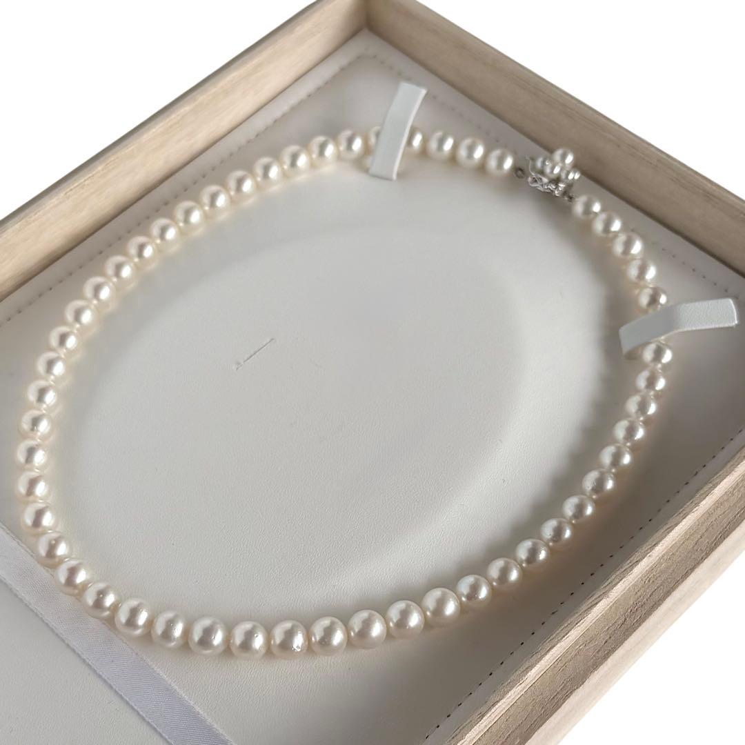 Takatsuki pearl necklace featuring 8mm round Aoyama pearls and a WGk14 white gold clasp, 42cm length