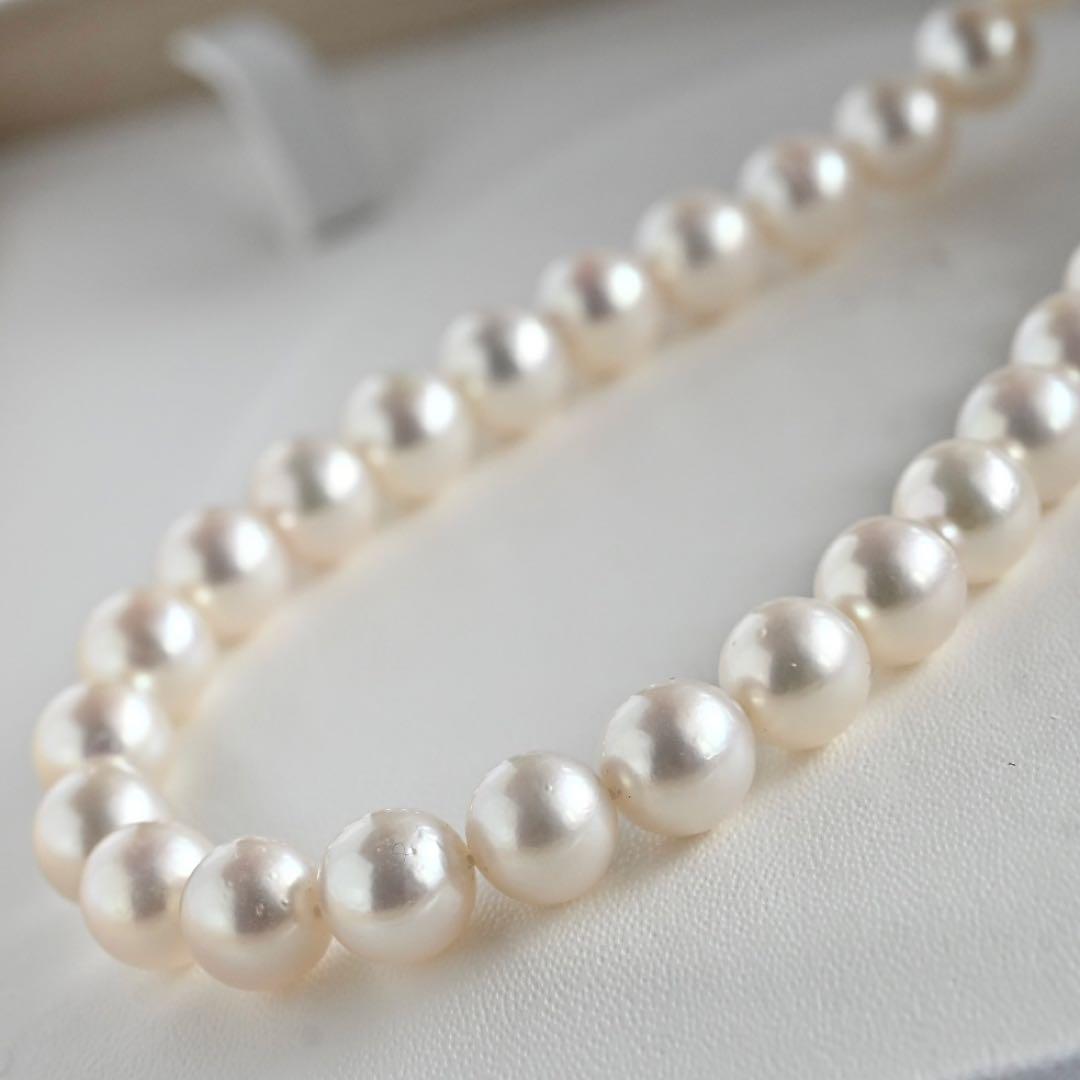 Takatsuki pearl necklace featuring 8mm round Aoyama pearls and a WGk14 white gold clasp, 42cm length