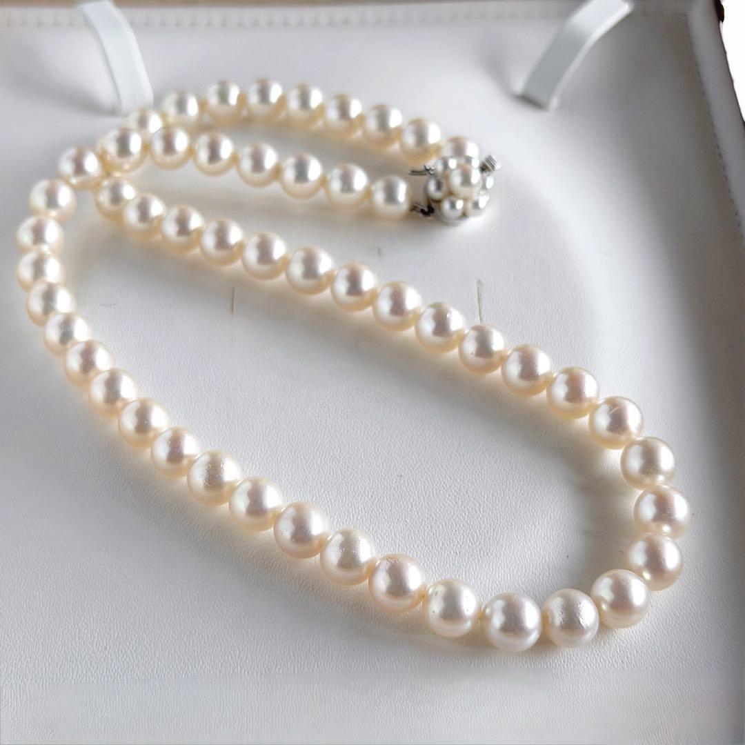 Takatsuki pearl necklace featuring 8mm round Aoyama pearls and a WGk14 white gold clasp, 42cm length