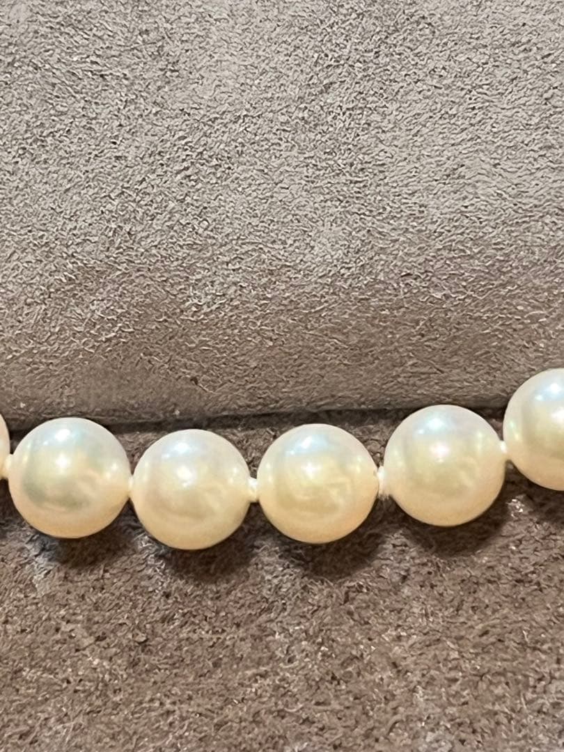 Mikimoto pearl necklace with 7mm pearls and decorative clasp measuring 43 cm in length