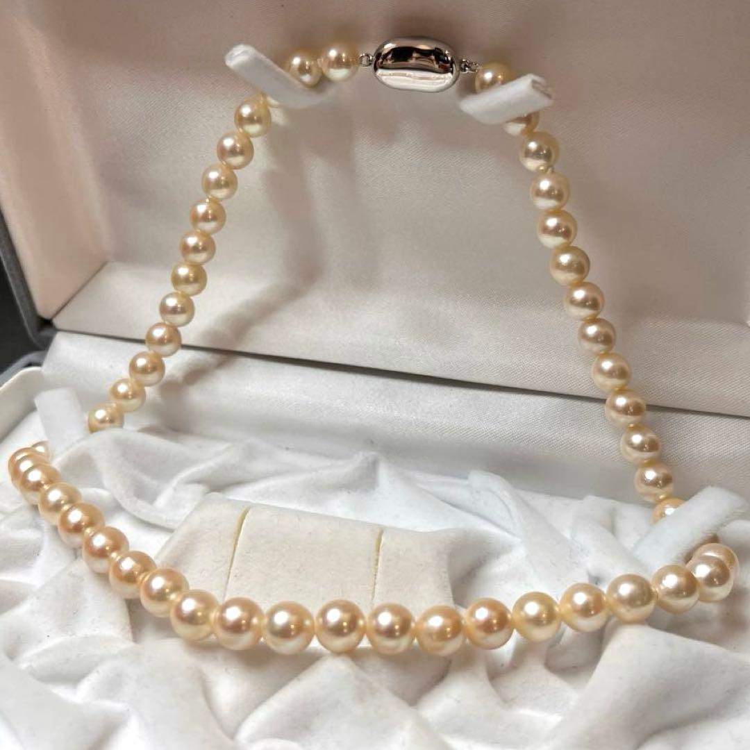 Akoya pearl white necklace with pearls sized 7.1 to 8.0mm and silver clasp, approximately 38cm long