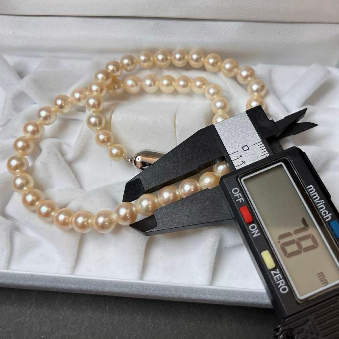 Akoya pearl white necklace with pearls sized 7.1 to 8.0mm and silver clasp, approximately 38cm long