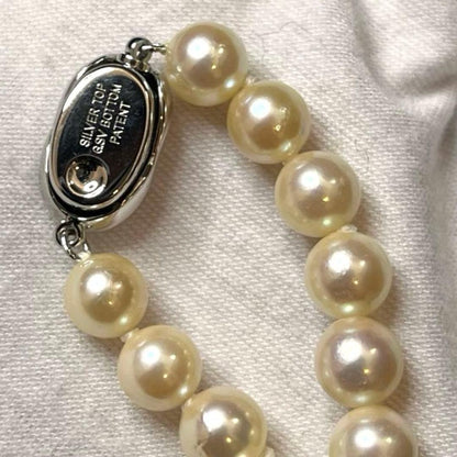 Akoya pearl white necklace with pearls sized 7.1 to 8.0mm and silver clasp, approximately 38cm long