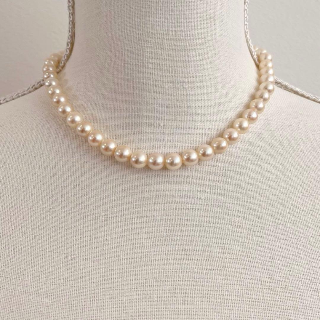 Akoya pearl white necklace with pearls sized 7.1 to 8.0mm and silver clasp, approximately 38cm long