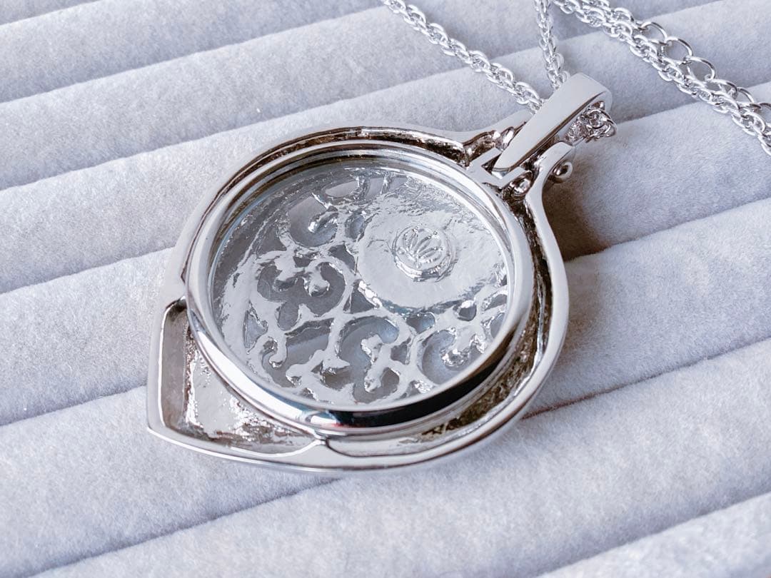 MIKIMOTO Genuine Pearl Loupe Magnifier Long Necklace measuring 75-85 cm with pearl and magnifying loupe