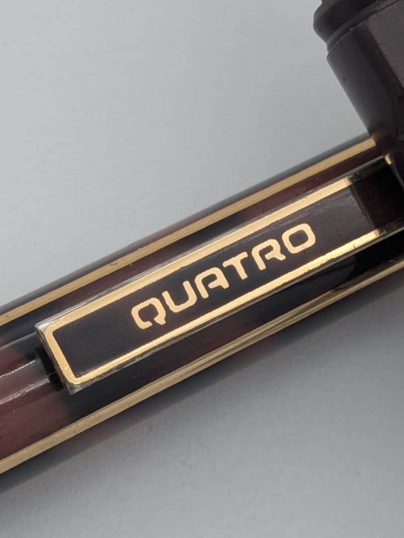 Pilot Quarto fountain pen featuring a 14K gold nib without accessories, shown in detail