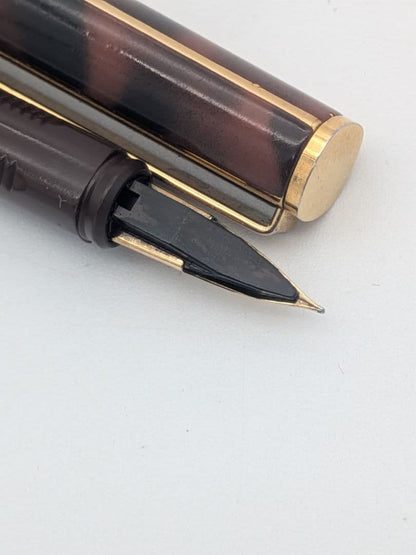 Pilot Quarto fountain pen featuring a 14K gold nib without accessories, shown in detail