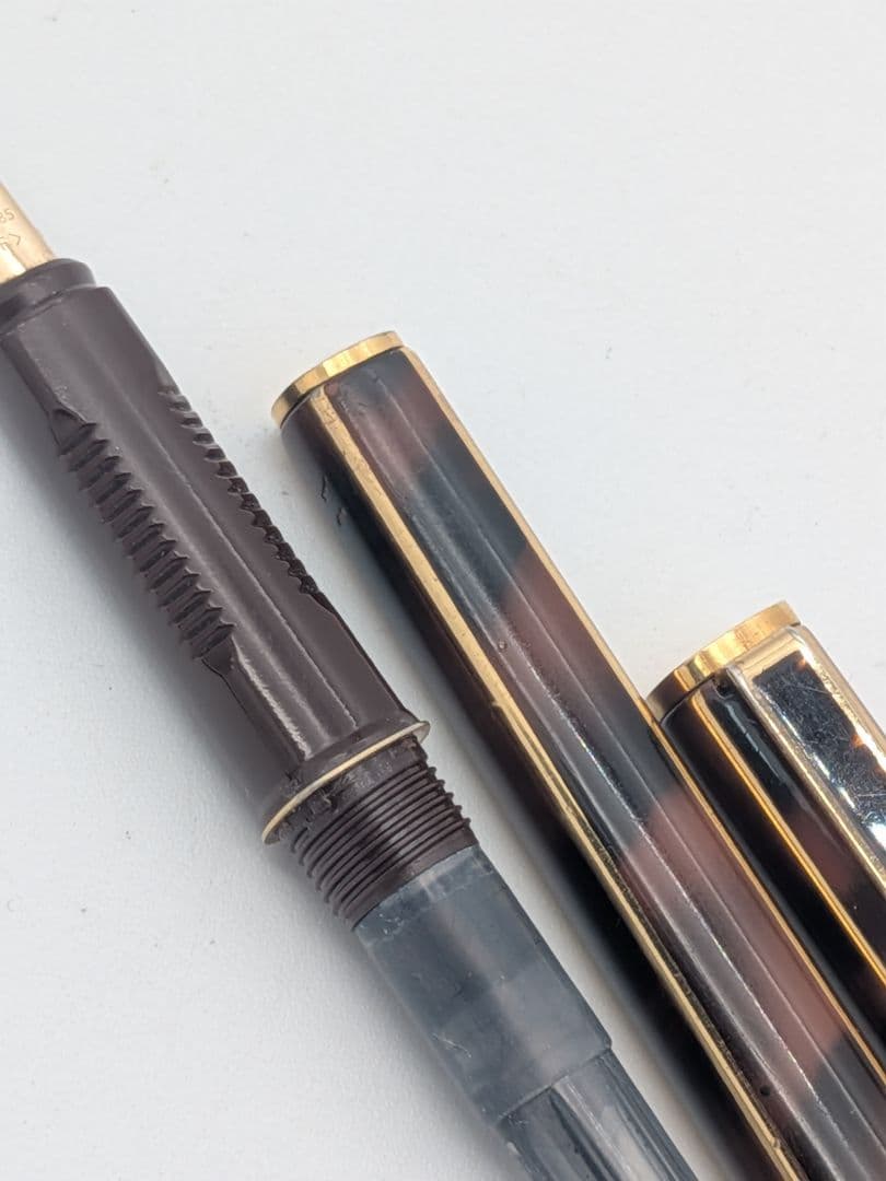 Pilot Quarto fountain pen featuring a 14K gold nib without accessories, shown in detail