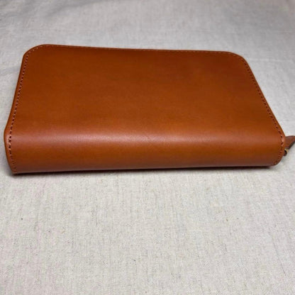 Pilot×Somes brown cowhide leather pen case with three slots and zipper closure