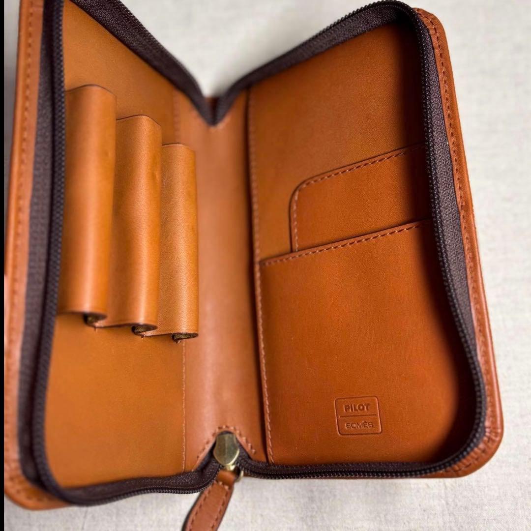 Pilot×Somes brown cowhide leather pen case with three slots and zipper closure