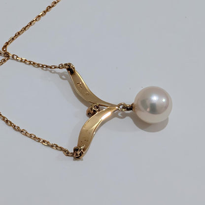 Mikimoto pearl diamond necklace with 7.2mm pearl pendant set in 18K yellow gold on 40 cm chain