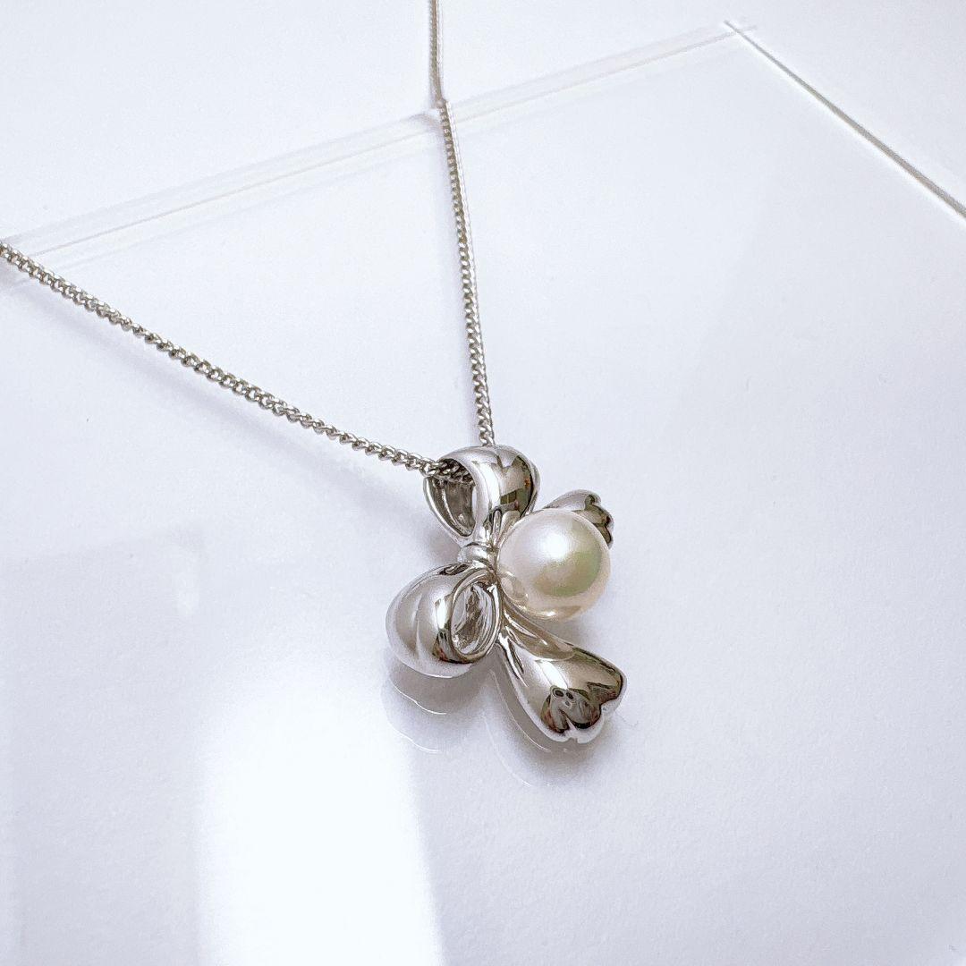 TASAKI Ribbon Pearl Silver Necklace with 40cm silver chain and white pearls