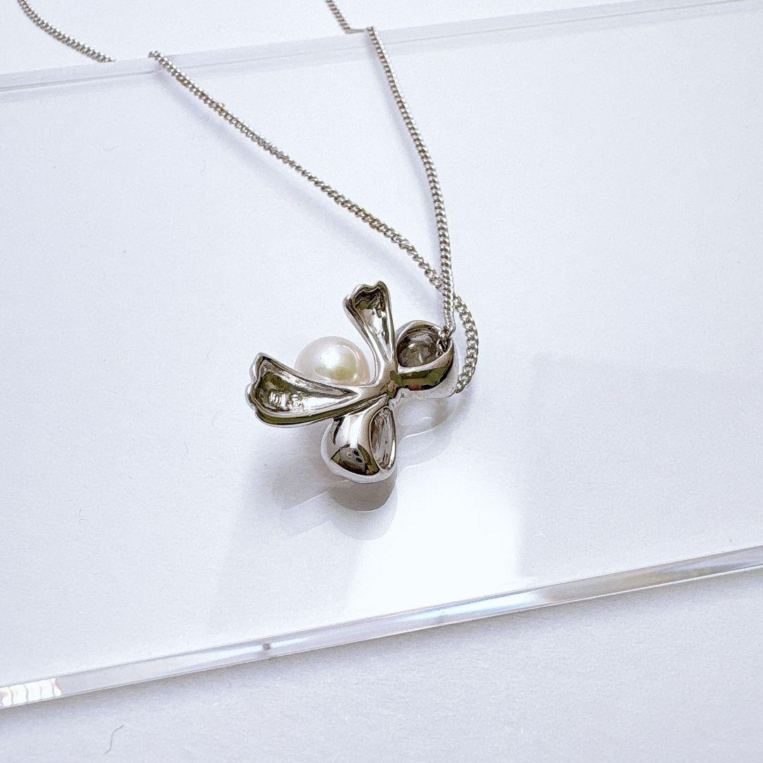 TASAKI Ribbon Pearl Silver Necklace with 40cm silver chain and white pearls
