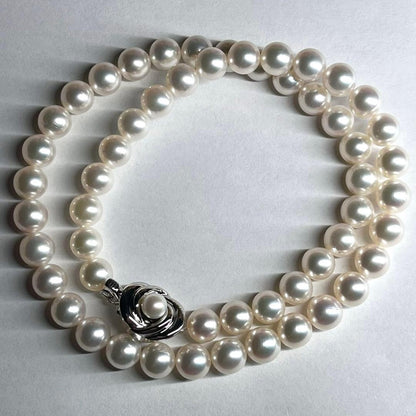 TASAKI Akoya pearl necklace 44.5 cm with 8.0mm white round Hanadama grade pearls and silver clasp