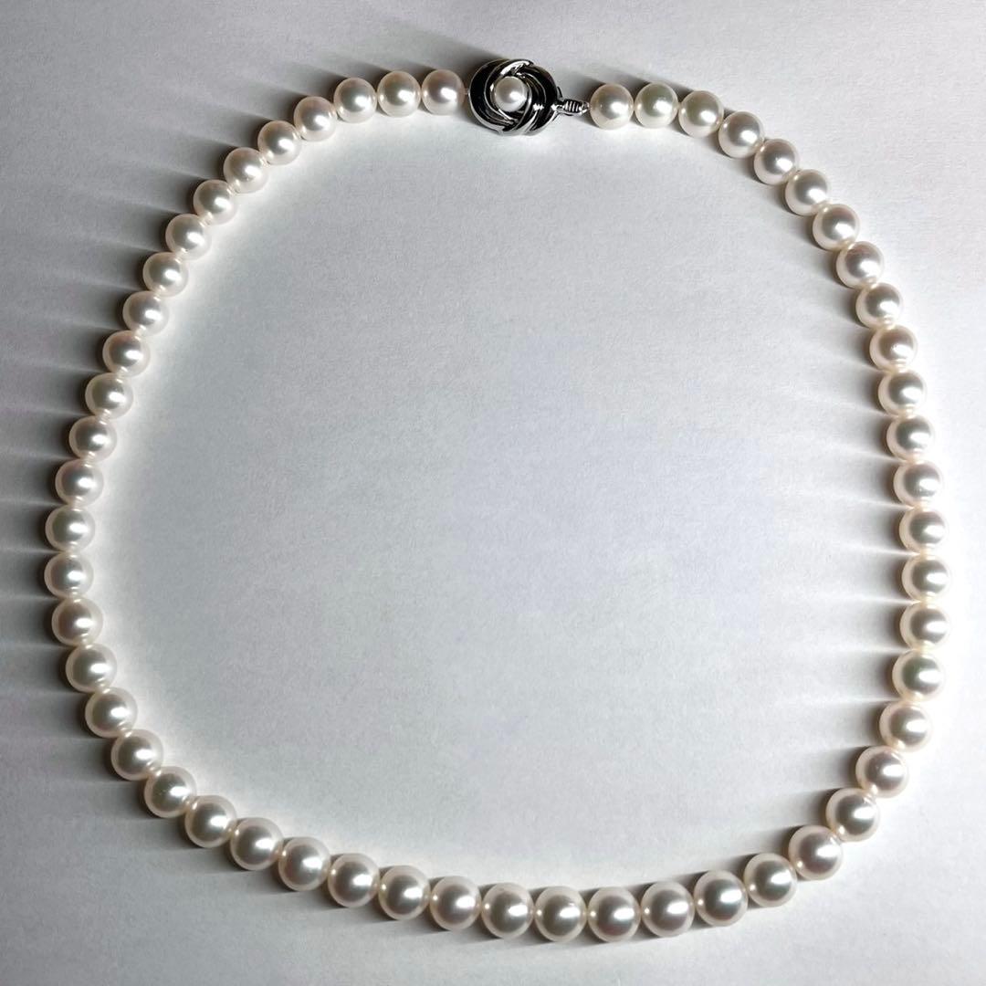 TASAKI Akoya pearl necklace 44.5 cm with 8.0mm white round Hanadama grade pearls and silver clasp