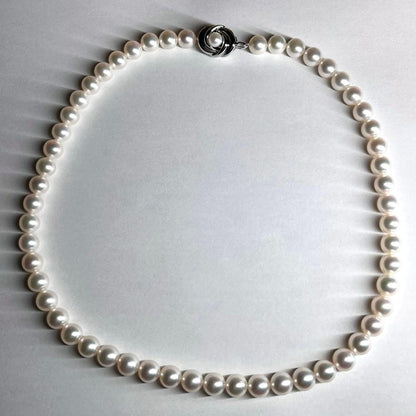 TASAKI Akoya pearl necklace 44.5 cm with 8.0mm white round Hanadama grade pearls and silver clasp