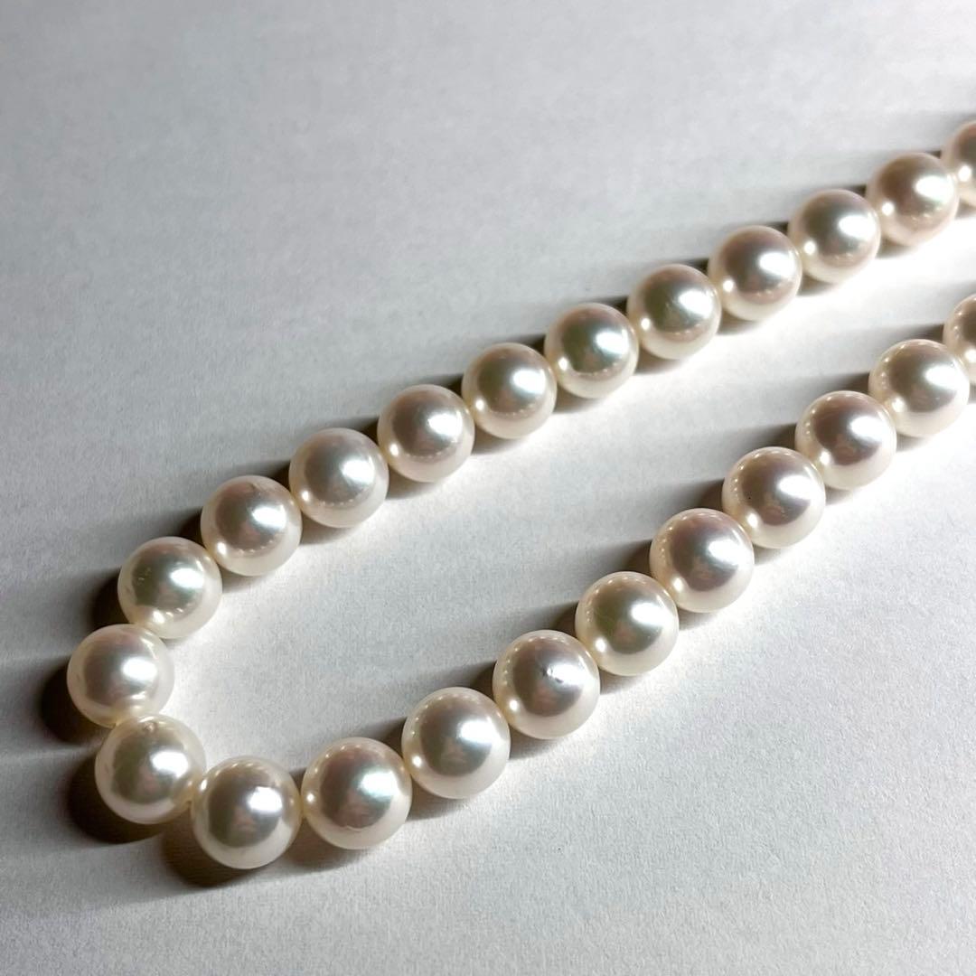 TASAKI Akoya pearl necklace 44.5 cm with 8.0mm white round Hanadama grade pearls and silver clasp