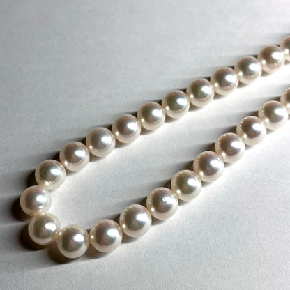 TASAKI Akoya pearl necklace 44.5 cm with 8.0mm white round Hanadama grade pearls and silver clasp