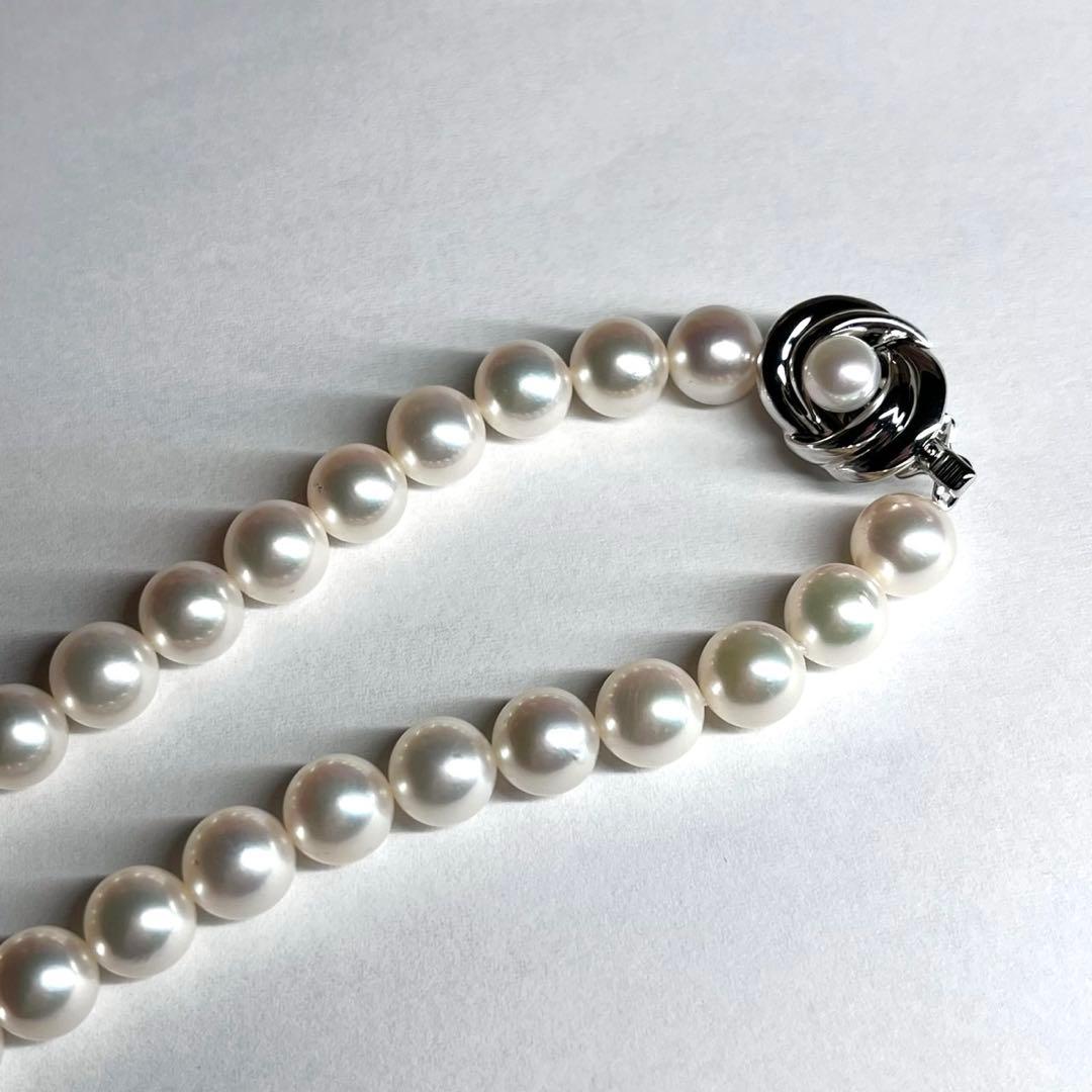TASAKI Akoya pearl necklace 44.5 cm with 8.0mm white round Hanadama grade pearls and silver clasp