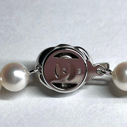 TASAKI Akoya pearl necklace 44.5 cm with 8.0mm white round Hanadama grade pearls and silver clasp