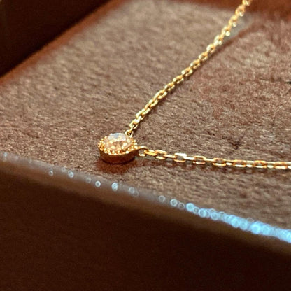 Law necklace in K18 yellow gold with 0.07 carat diamond pendant and adjustable 40 cm chain