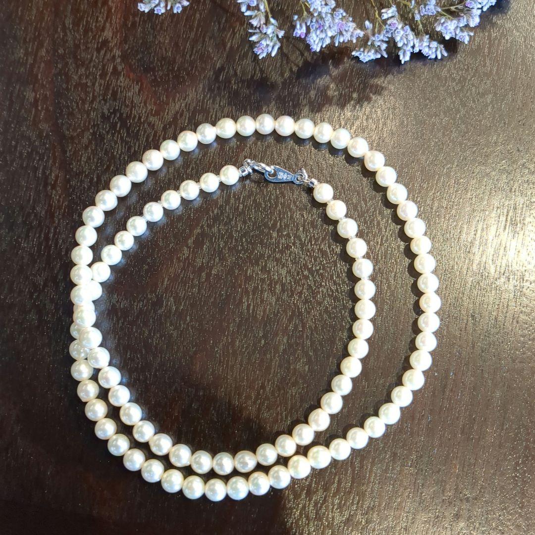 Vintage Pt850 Akoya pearl necklace with 5mm pearls and mint mark clasp on a white background