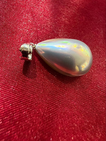 Large 20mm TASAKI pearl necklace top made of 18K white gold featuring a single lustrous pearl