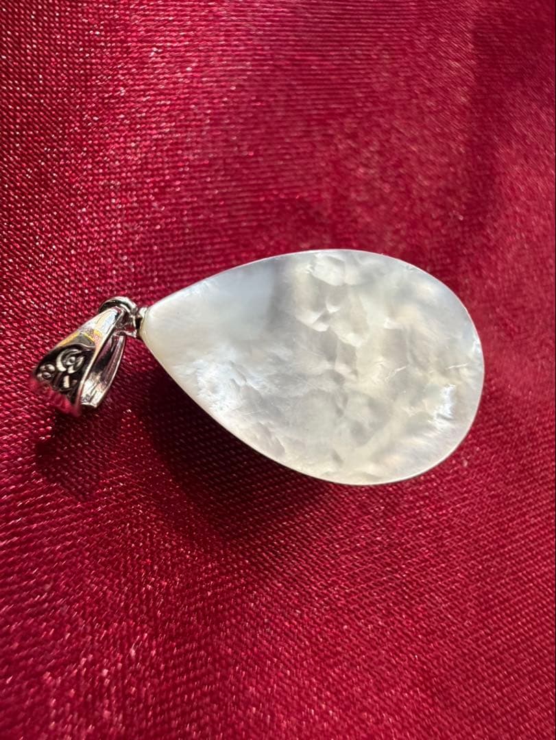 Large 20mm TASAKI pearl necklace top made of 18K white gold featuring a single lustrous pearl