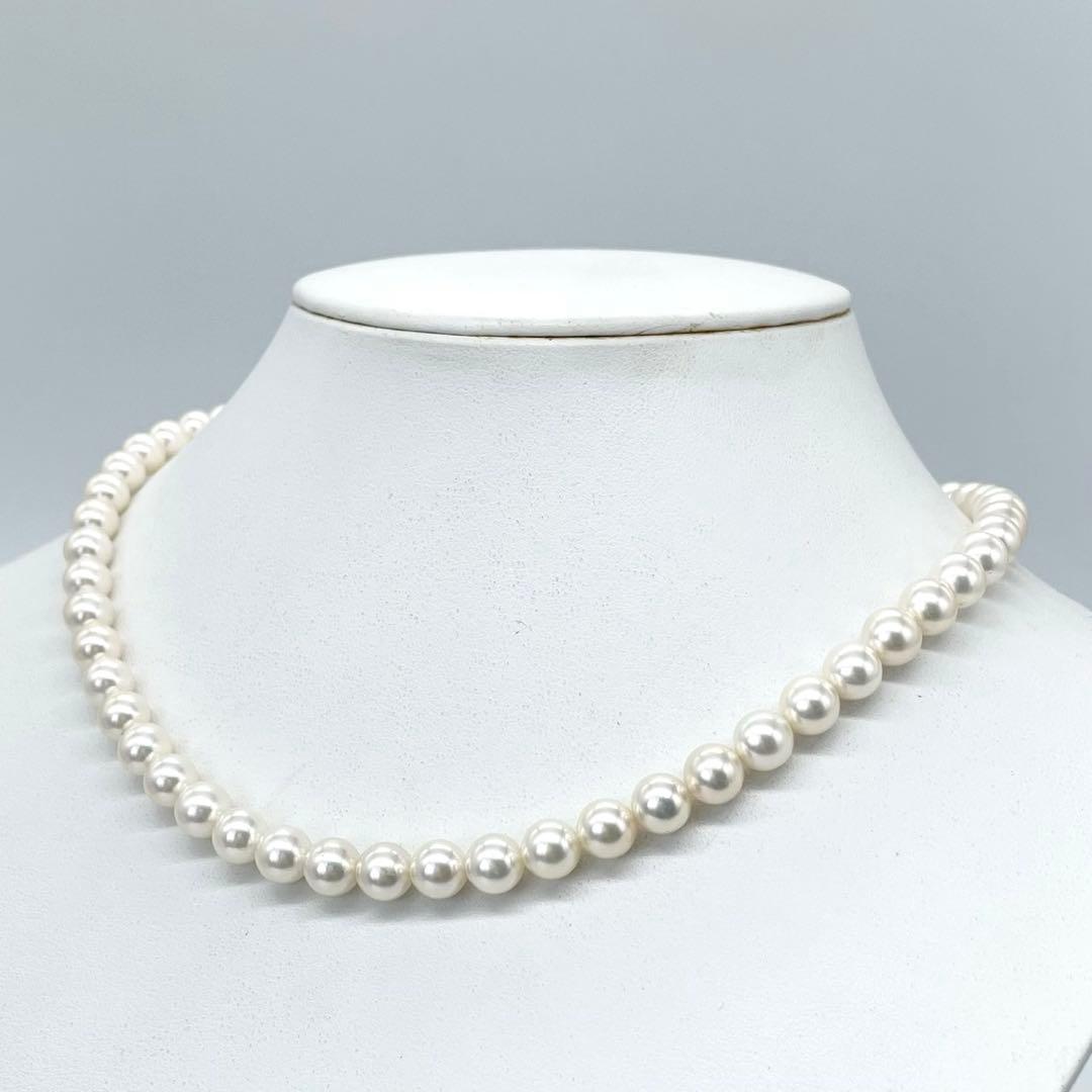 Akoya white pearl necklace with 7 to 7.5 mm pearls on a 43 cm strand featuring a certification tag