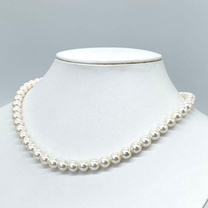 Akoya white pearl necklace with 7 to 7.5 mm pearls on a 43 cm strand featuring a certification tag