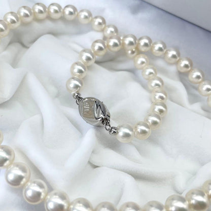 Akoya white pearl necklace with 7 to 7.5 mm pearls on a 43 cm strand featuring a certification tag
