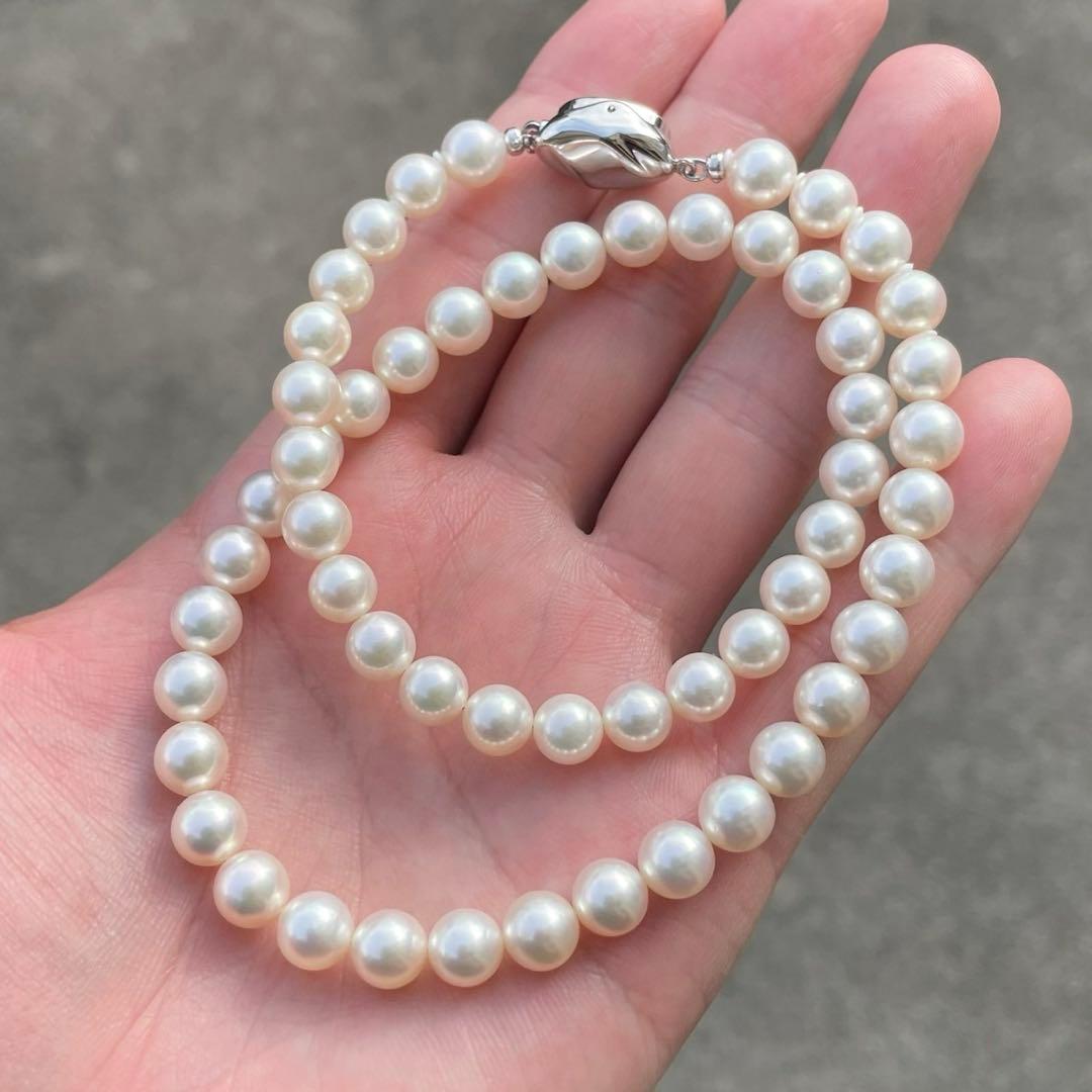 Akoya white pearl necklace with 7 to 7.5 mm pearls on a 43 cm strand featuring a certification tag