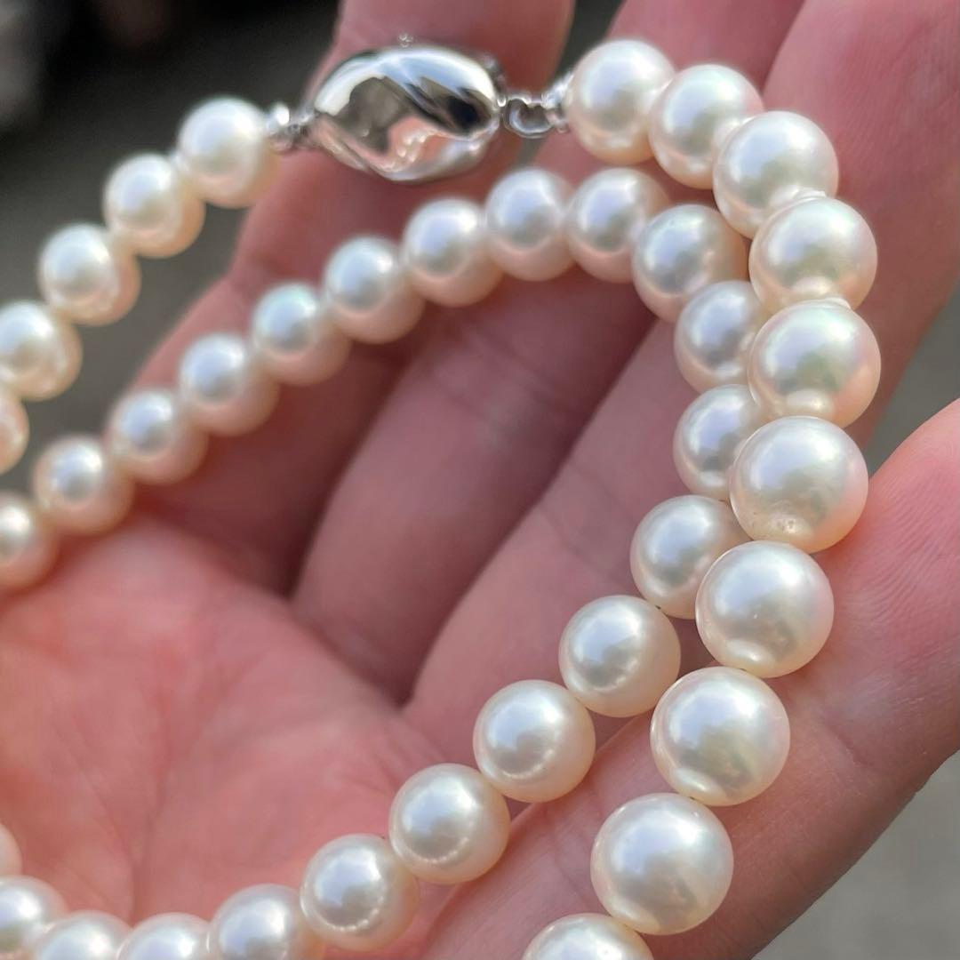 Akoya white pearl necklace with 7 to 7.5 mm pearls on a 43 cm strand featuring a certification tag