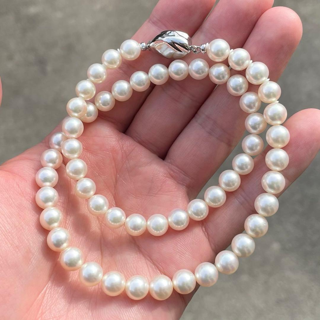 Akoya white pearl necklace with 7 to 7.5 mm pearls on a 43 cm strand featuring a certification tag