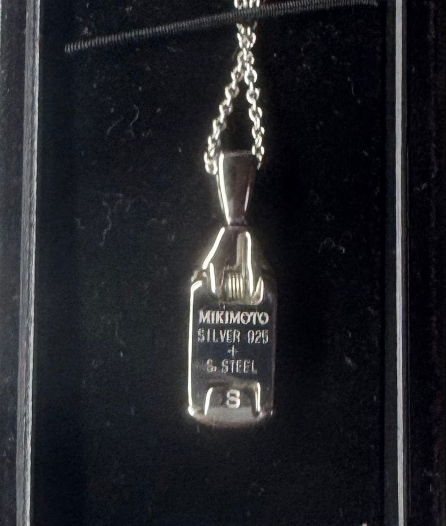 MIKIMOTO Silver 925 necklace with plate-type pendant and included chain on white background