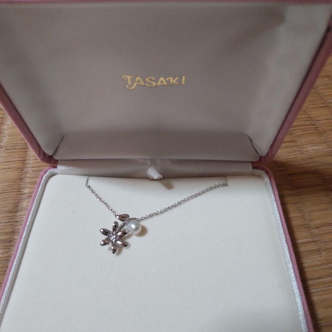 TASAKI Freshwater Pearl Necklace featuring silver flower motif and round white pearls