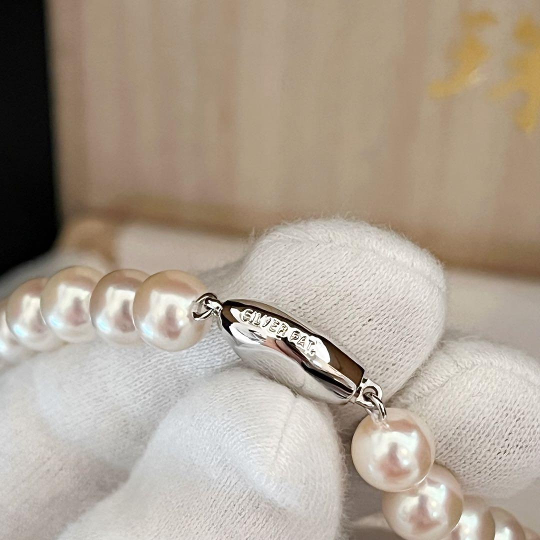 Akoya pearl necklace with white pearls sized 8.0 to 8.5mm on a 41cm strand with silver clasp