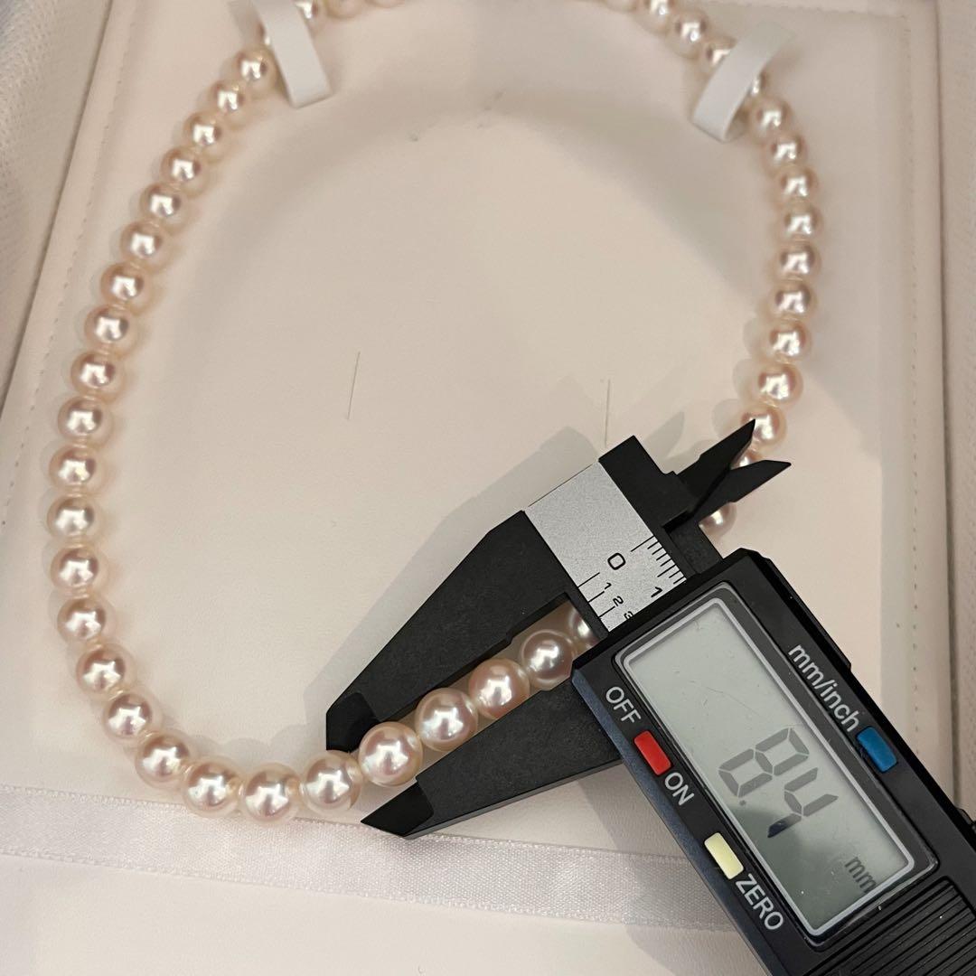 Akoya pearl necklace with white pearls sized 8.0 to 8.5mm on a 41cm strand with silver clasp
