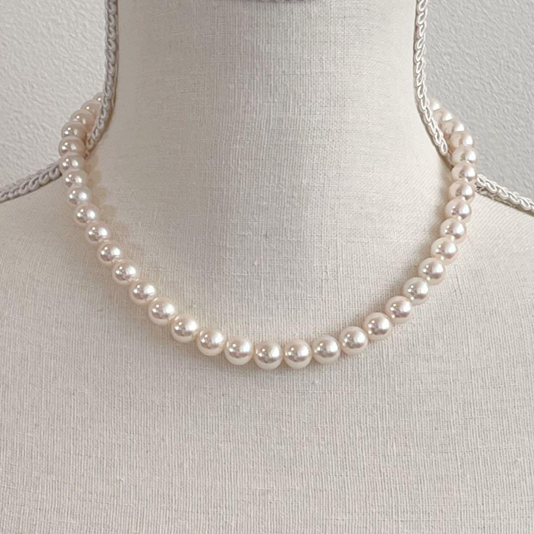 Akoya pearl necklace with white pearls sized 8.0 to 8.5mm on a 41cm strand with silver clasp