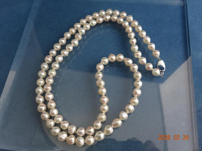 Akoya pearl necklace featuring 8-8.5mm pearls measuring approximately 83cm in length