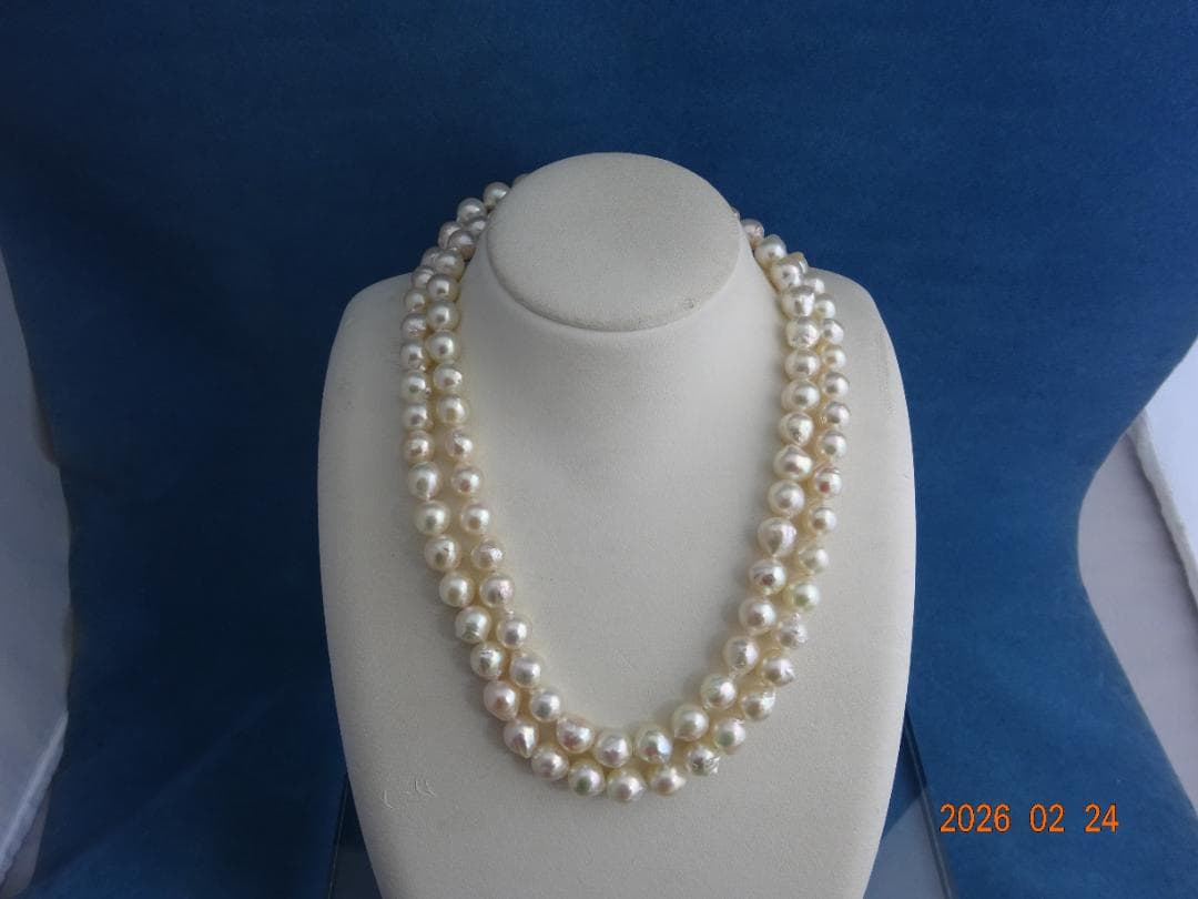 Akoya pearl necklace featuring 8-8.5mm pearls measuring approximately 83cm in length