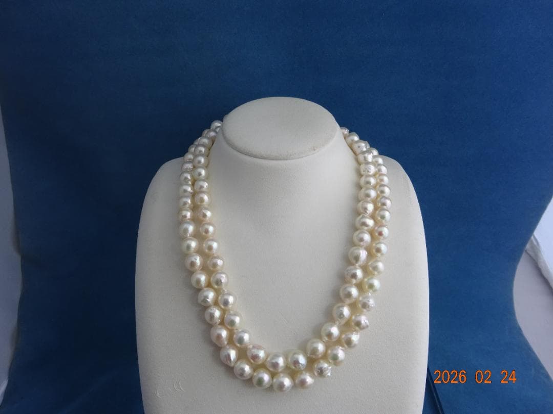 Akoya pearl necklace featuring 8-8.5mm pearls measuring approximately 83cm in length