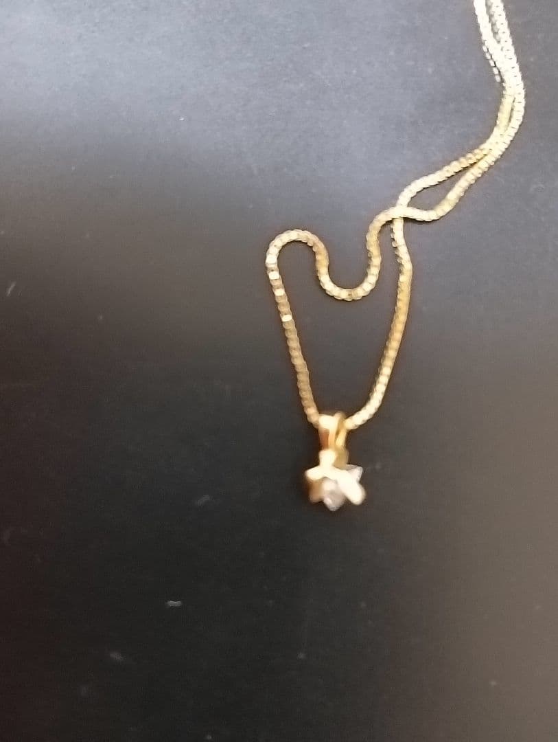 Agete Triangle Diamond Necklace with sparkling diamonds on a 40 centimeter chain