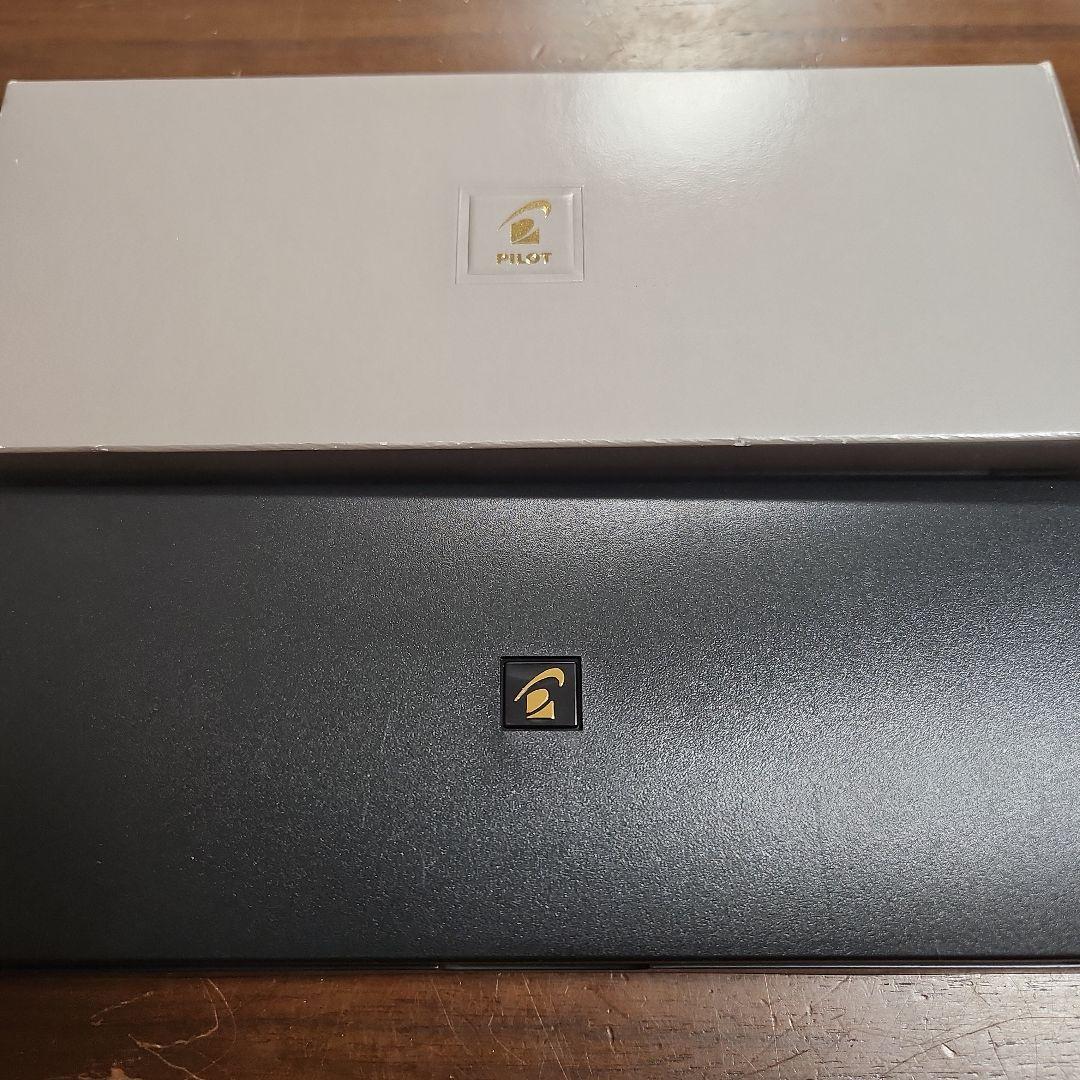 Pilot Navy Police Commissioner blue fountain pen with 14K gold tip and gold ring in included case and outer box