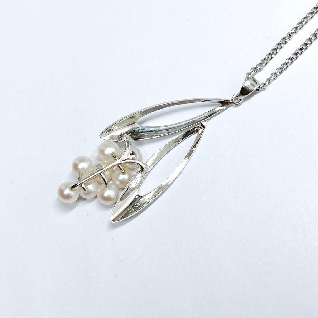 Mikimoto pearl necklace with silver leaf design featuring 3.9 to 4.1 mm pearls and 43.5 cm length