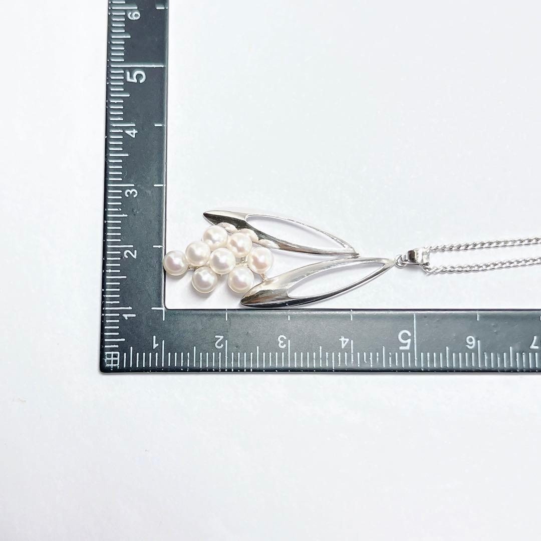 Mikimoto pearl necklace with silver leaf design featuring 3.9 to 4.1 mm pearls and 43.5 cm length