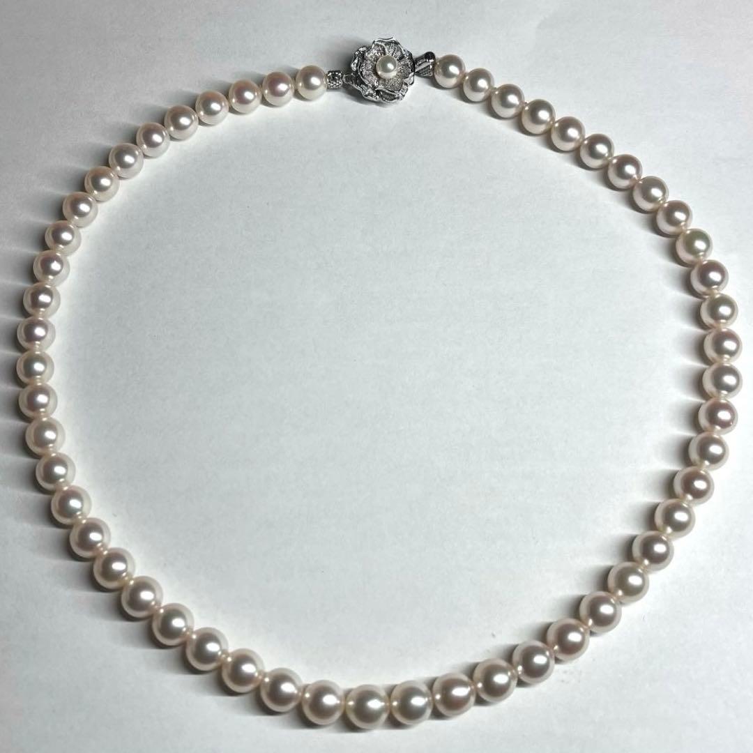 Akoya pearl necklace with 7.5-8.0mm white pearls and silver clasp displayed on white background